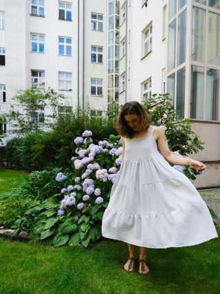 – pocit lehkosti Takový ten moment, kdy se zpomalí svět, teplý vzduch ti lehce dýchá na kůži a ty máš prostor jen být. Bez...